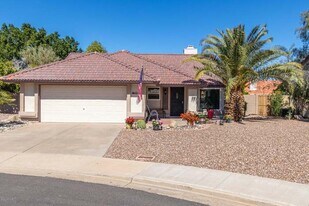 5250 E Greenway Cir in Mesa, AZ - Building Photo