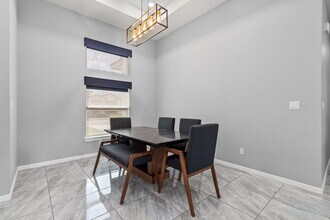 9388 N Queen Palm in Los Fresnos, TX - Building Photo - Building Photo