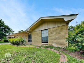 6210 Newquay St in Houston, TX - Building Photo