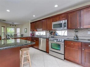 1590 Seagrape Way in Hollywood, FL - Building Photo - Building Photo