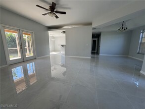 4649 Santiago Ln in Bonita Springs, FL - Foto de edificio - Building Photo