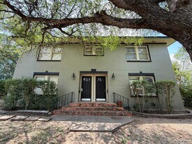 110 Barilla Pl in San Antonio, TX - Building Photo