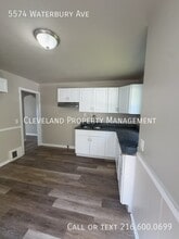 5574 Waterbury Ave in Maple Heights, OH - Building Photo - Building Photo