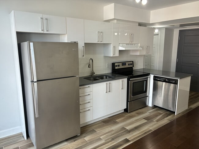 7070 Chem. de la Côte St Luc in Montréal, QC - Building Photo - Building Photo