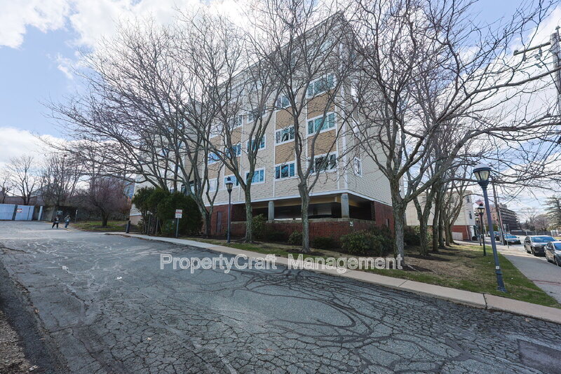 35 Des Moines Rd in Quincy, MA - Foto de edificio