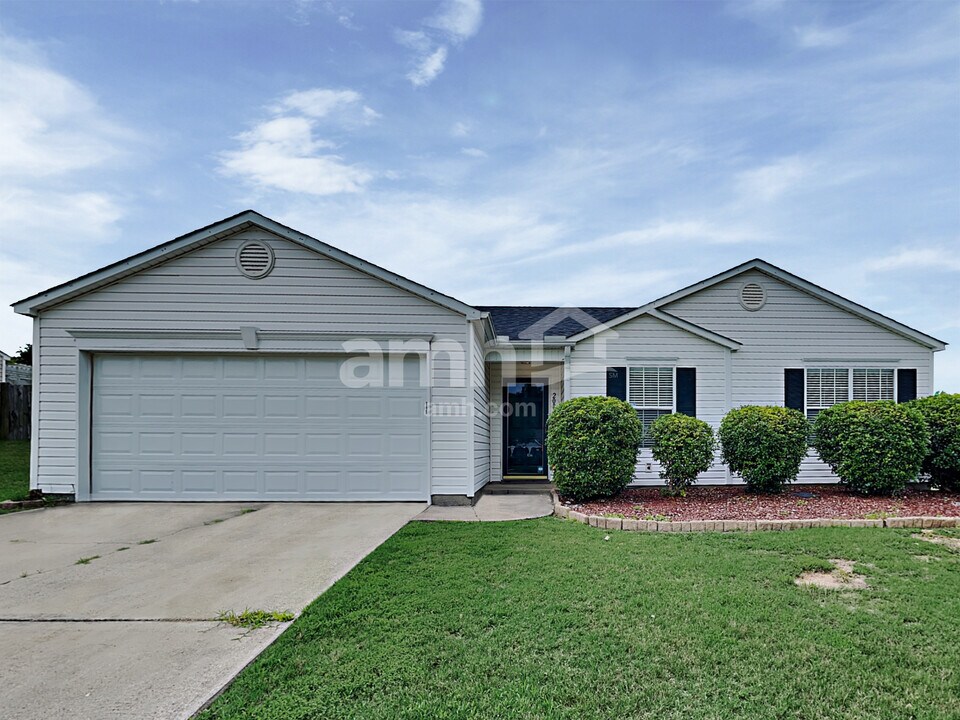 208 Winding Willow Trl in Taylors, SC - Building Photo