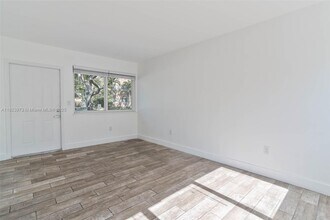 2190 SW 14th Terrace in Miami, FL - Foto de edificio - Building Photo