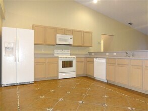 1211 Walnut Grove Way in Rockledge, FL - Foto de edificio - Building Photo