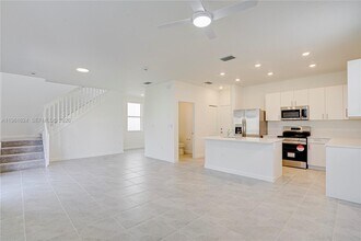 2728 SE 24th Ct in Homestead, FL - Building Photo - Building Photo