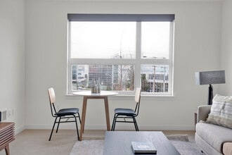 330 3rd Ave W in Seattle, WA - Building Photo - Building Photo