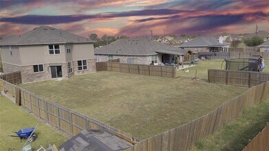 1305 Benwick Dr in Van Alstyne, TX - Building Photo - Building Photo