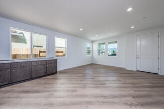 2563 Chianti Wy in Hanford, CA - Building Photo - Building Photo