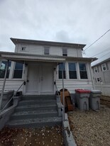 328 W Peach St, Unit c in Vineland, NJ - Building Photo