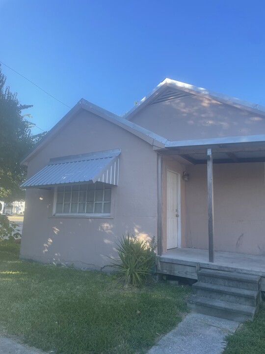 858 Geranium St in Baton Rouge, LA - Building Photo