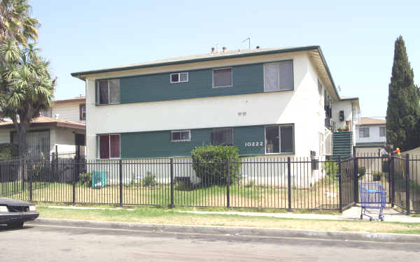 10222 Darby Ave in Inglewood, CA - Building Photo