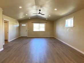 326 Lolly Ln in Dallesport, WA - Building Photo - Building Photo