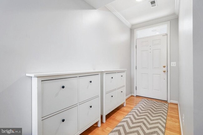 42754 Montevista Square in Leesburg, VA - Building Photo - Building Photo