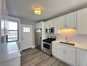 3842 N Janssen Ave, Unit 7C in Chicago, IL - Building Photo - Building Photo