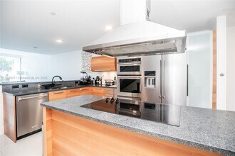 2950 NE 188th St in Aventura, FL - Building Photo - Building Photo