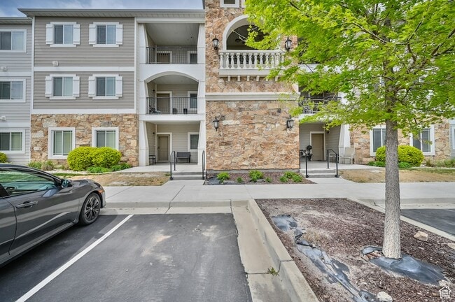 226 W Ridge Rd