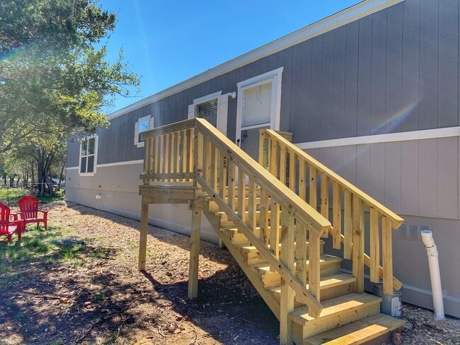 185 Lakeshore Ln in Bandera, TX - Building Photo - Building Photo