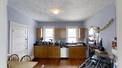 3 Kinnaird St, Unit 2 in Cambridge, MA - Building Photo - Building Photo