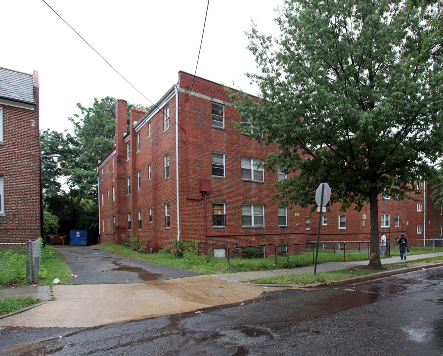 1911 18th St SE in Washington, DC - Building Photo