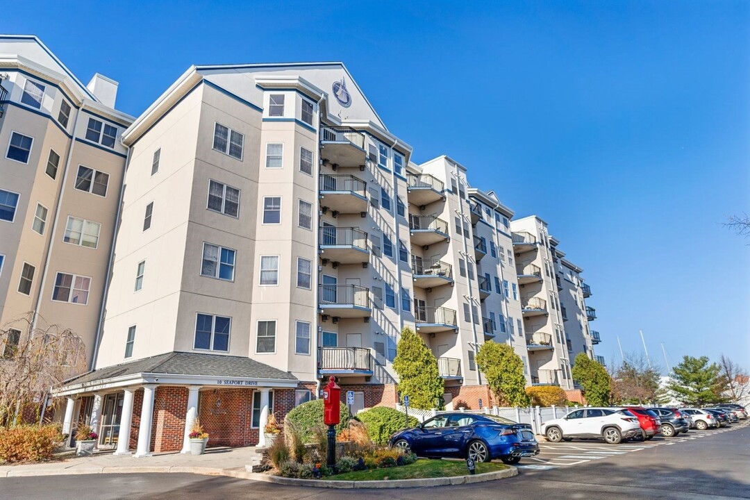 10 Seaport Dr, Unit 2411 in Quincy, MA - Building Photo