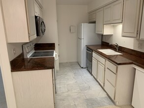 29 Dearborn Pl in Goleta, CA - Foto de edificio - Building Photo