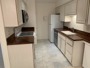 29 Dearborn Pl, Unit 7 in Goleta, CA - Building Photo - Building Photo