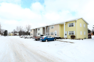 Bond Street Townhomes in Holt, MI - Building Photo - Building Photo