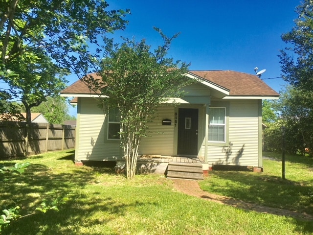 6651 Terrell St in Groves, TX - Building Photo - Building Photo