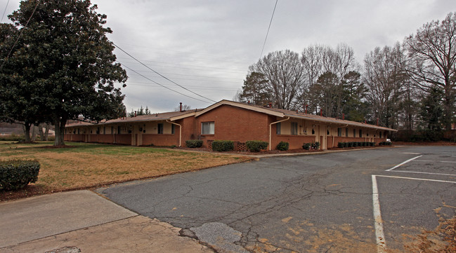 Sharondale Apartments in Charlotte, NC - Building Photo - Building Photo