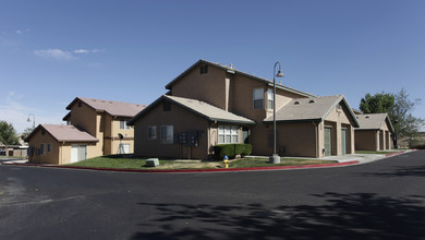 Northside Commons Apartments in Victorville, CA - Building Photo - Building Photo