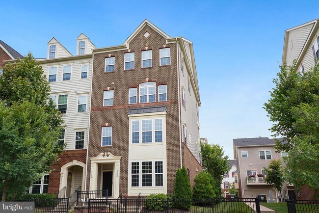 8125 Greenbelt Station Pkwy in Greenbelt, MD - Building Photo - Building Photo