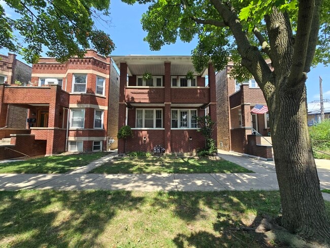 property at 5030 W Hutchinson St