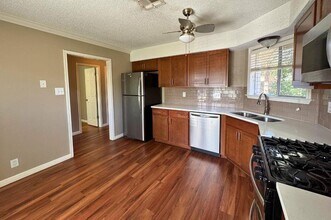 8005 Tuscarora Trail in Austin, TX - Foto de edificio - Building Photo