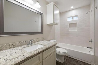 3412 Sahara Dr, Unit 1 in Edinburg, TX - Foto de edificio - Building Photo