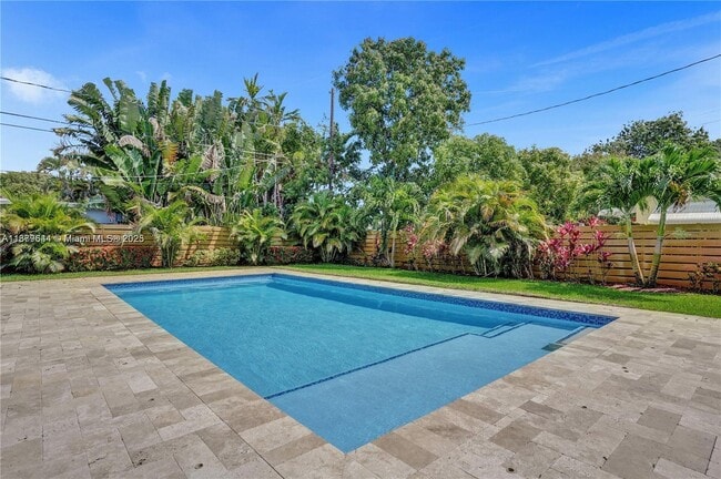 property at 1411 N 16th Ct