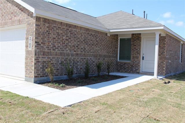 2100 Neyland Dr in Ennis, TX - Building Photo - Building Photo