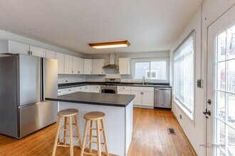 1261 Hialeah Ln in Hanover Park, IL - Building Photo - Building Photo