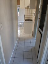 8032 McKinley Ave in Paramount, CA - Building Photo