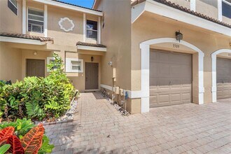 5509 NW 90th Ave in Sunrise, FL - Building Photo - Building Photo