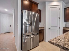 6940 W Beth Dr in Phoenix, AZ - Building Photo - Building Photo