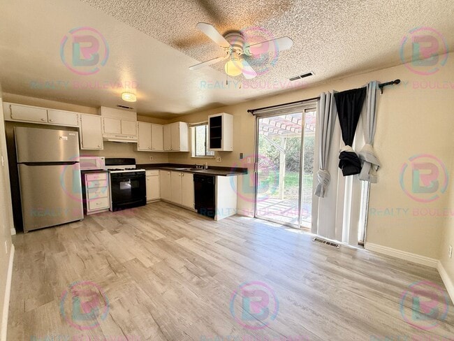 10030 Obsidian Dr in Reno, NV - Building Photo - Building Photo
