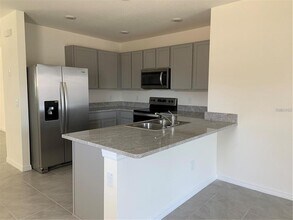5518 Oxford Gray Rd in Zephyrhills, FL - Building Photo - Building Photo