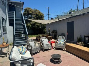 436 Venice Way, Unit 438 #2 in Los Angeles, CA - Building Photo - Building Photo