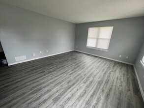 11007 NW Player Dr in Parkville, MO - Building Photo - Building Photo