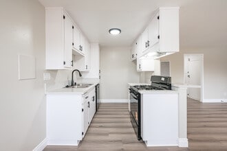 Northview Terrace in Montebello, CA - Foto de edificio - Interior Photo