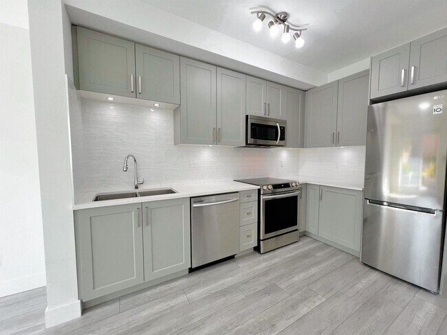 9689-9140 140 St in Surrey, BC - Building Photo - Building Photo